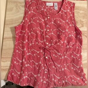 ✨NWT✨ VINTAGE LIZ CLAIBORNE WOMENS SUMMER TOP

LIGHT RED + WHITE FLOWER DETAILS